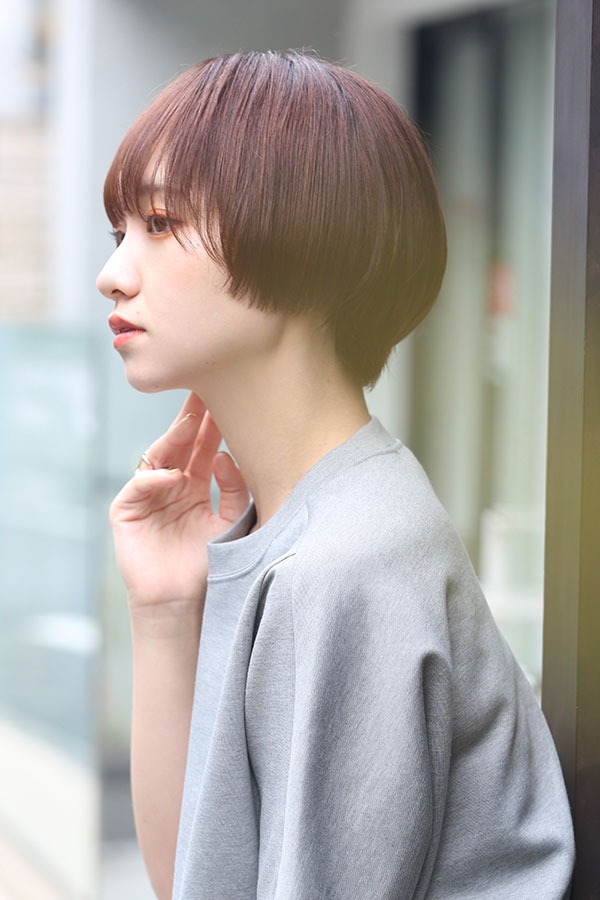後頭部の丸みとコンパクトな襟足が特徴のマッシュショート|TONI&GUY青山